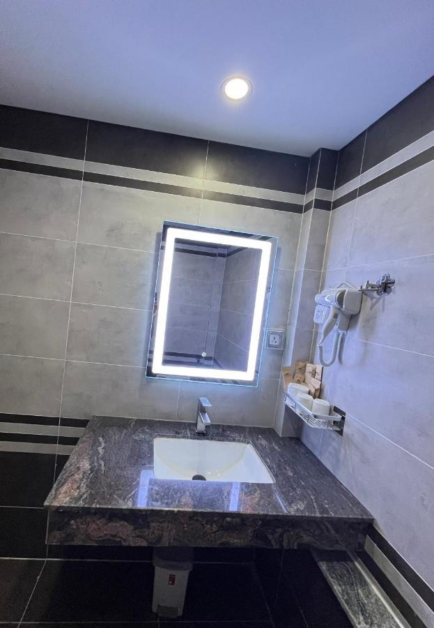 Sk Boutique Hotel Дуонг-Донг Экстерьер фото